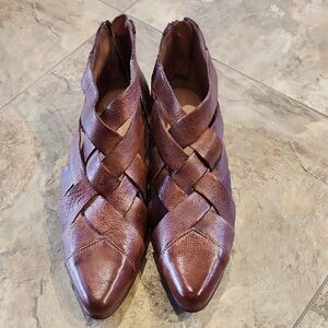 Beautiful Unique Brittany Bed Stu Sandal Tan /Brown Size 8 New With Tags